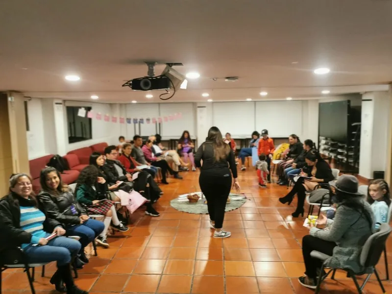 Encuentro comunitario de mujeres en un espacio de formación emocional